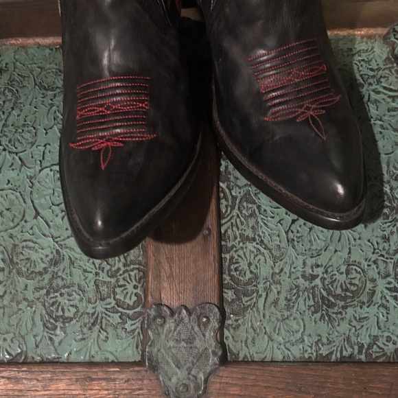 This is a pair of Yippee Ki Yay by Old Gringo Yucatan Triad black cowboy boots9 - Picture 4 of 6